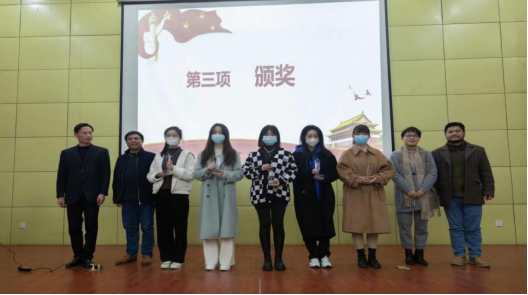 艺术云顶国际yd333召开2020—2021学年度员工工作表彰大会