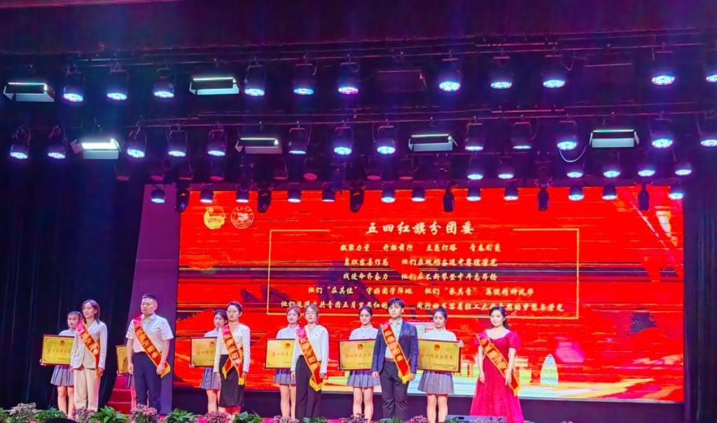 艺术云顶国际yd333分团委连获三年红旗分团委
