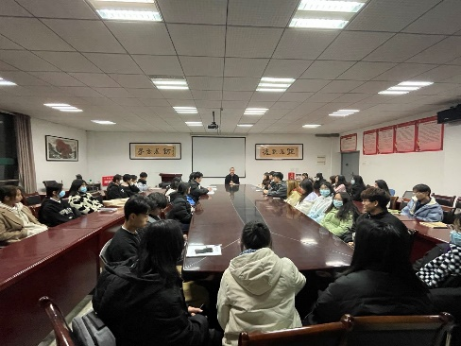 艺术云顶国际yd333召开21级励志感恩教育会议